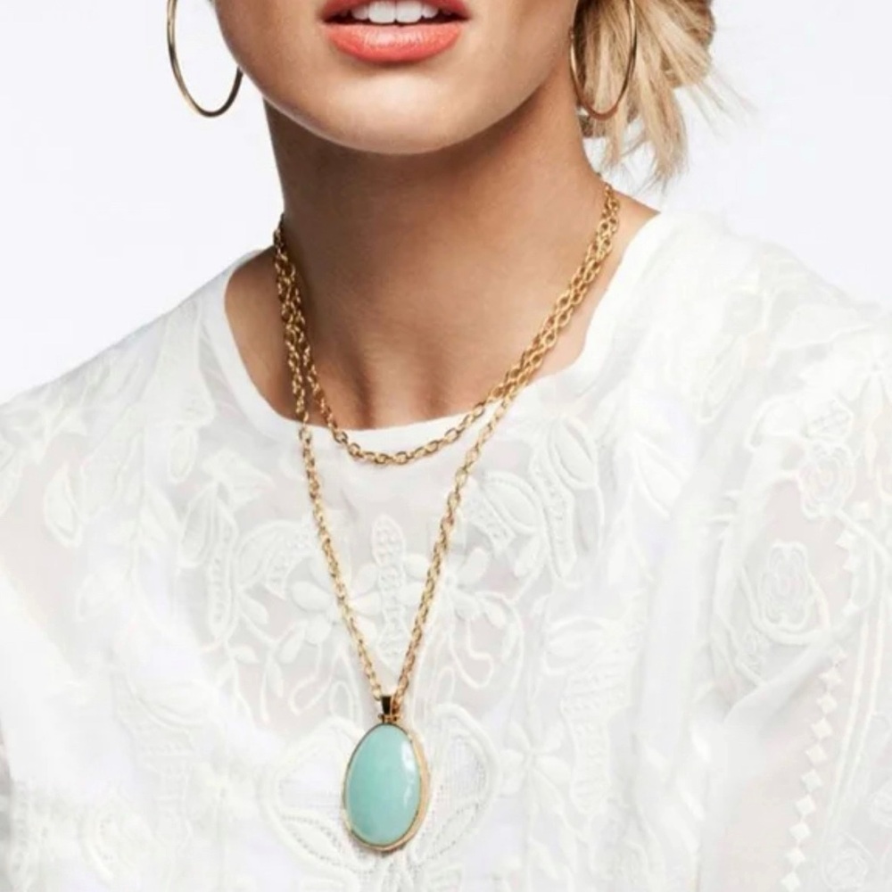Elegant Gold and Blue Pendant Necklace